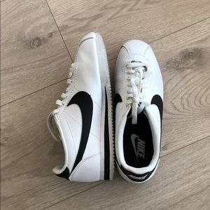 Nike Cortez, Black and White